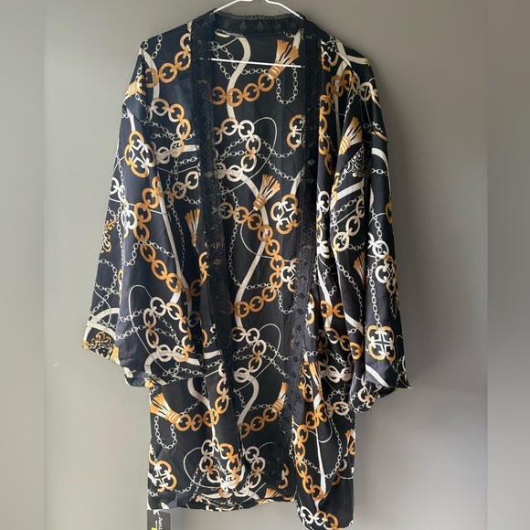 NWT Justin and Taylor Chic Black and Gold Kimono, cover up, light airy cardigan - Picture 3 of 7